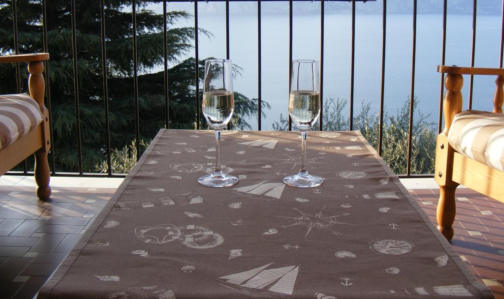 Casa Palmira Apartment Brenzone sul Garda Bagian luar foto