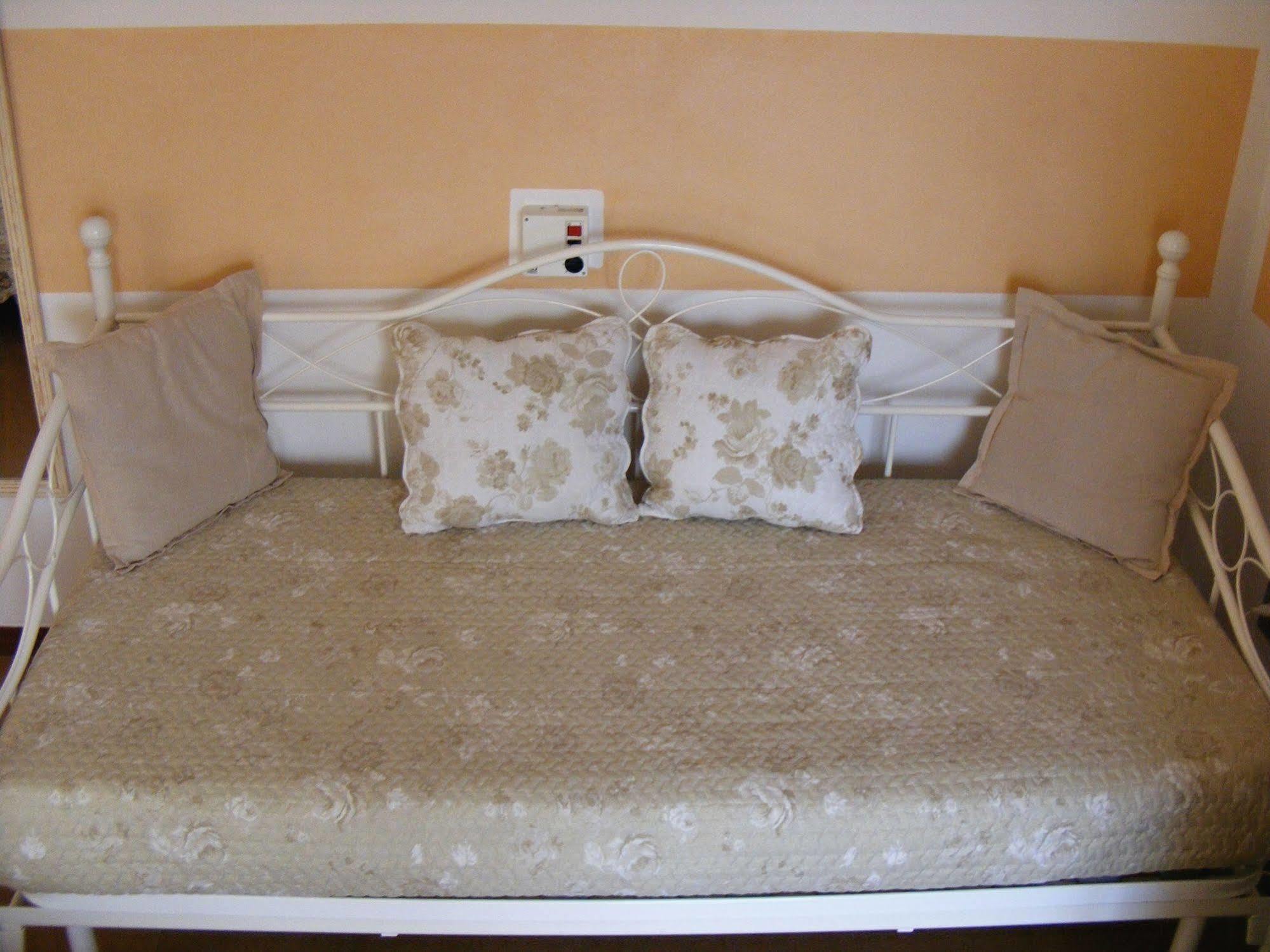 Casa Palmira Apartment Brenzone sul Garda Bagian luar foto